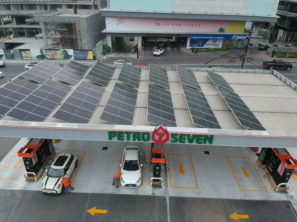 Instalación solar ECOS — Petro7